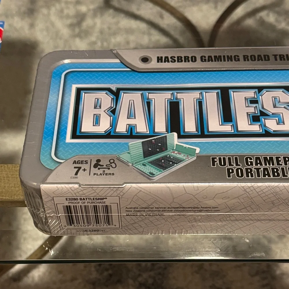 HASBRO GAMING ROAD TRIP * * BATTLESHIP * GAME with PORTABLE CASE NEW!